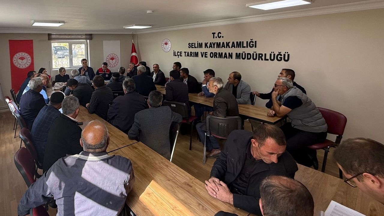 Selim’de muhtarlara yönelik ‘Genel Tarım Sayımı Bilgilendirme’ toplantısı düzenlendi
