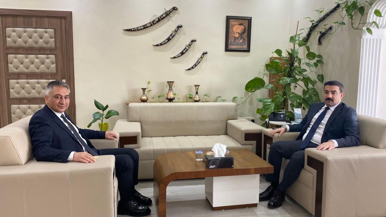 İl Defterdarı Fatih Polat’tan Arpaçay Kaymakamı Muhammed Burak Akköz’e ziyaret