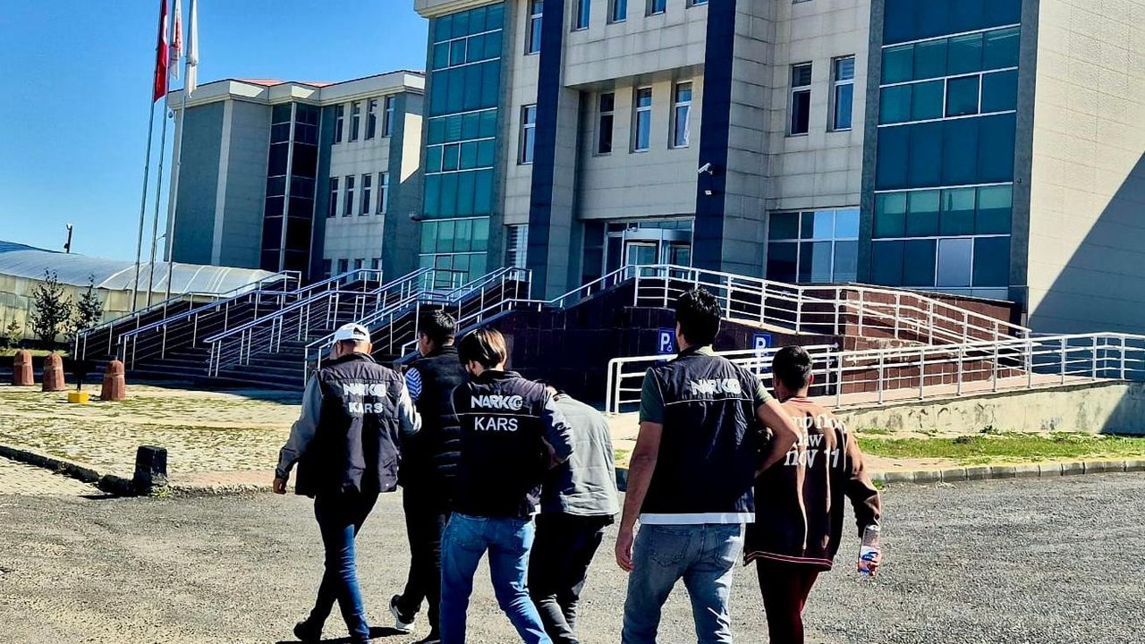 Kars’ta Uyuşturucu Operasyonu: 3 Şüpheli Tutuklandı