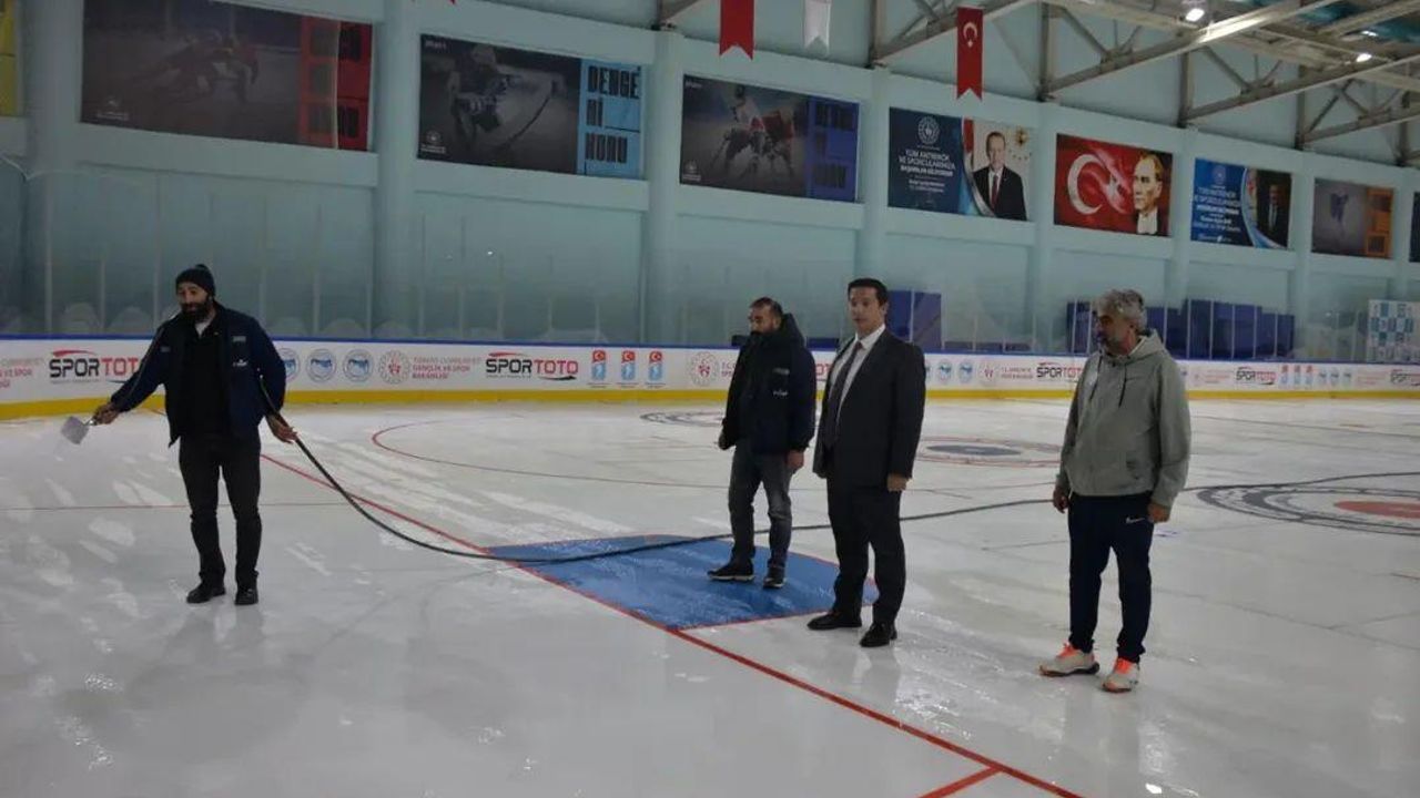 Kars buz pistinde tadilat çalışmaları sona yaklaşıyor