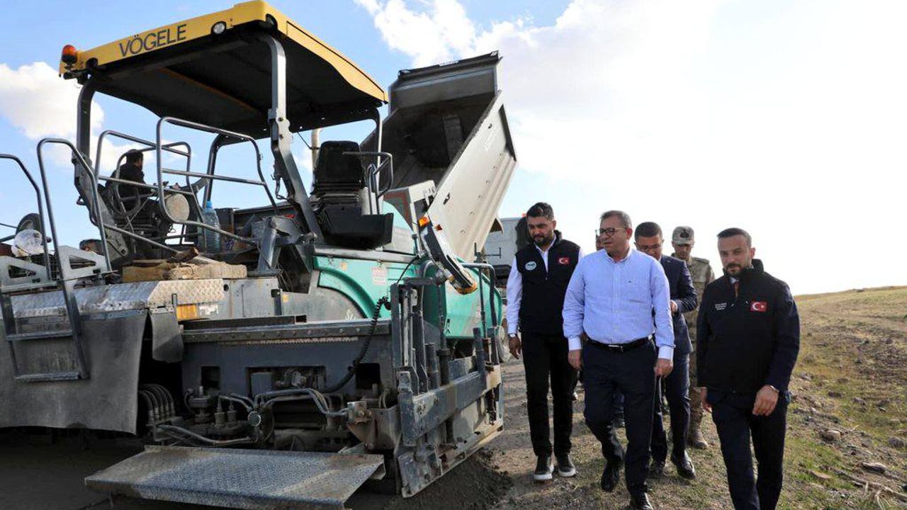 Vali Ziya Polat, Aydınkavak–Yağlıca Grup Köy Yolu’nda incelemelerde bulundu.
