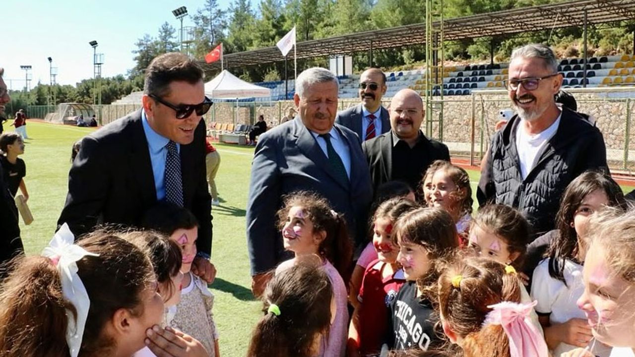 Kaş’ta dünya kız çocukları günü kutlandı