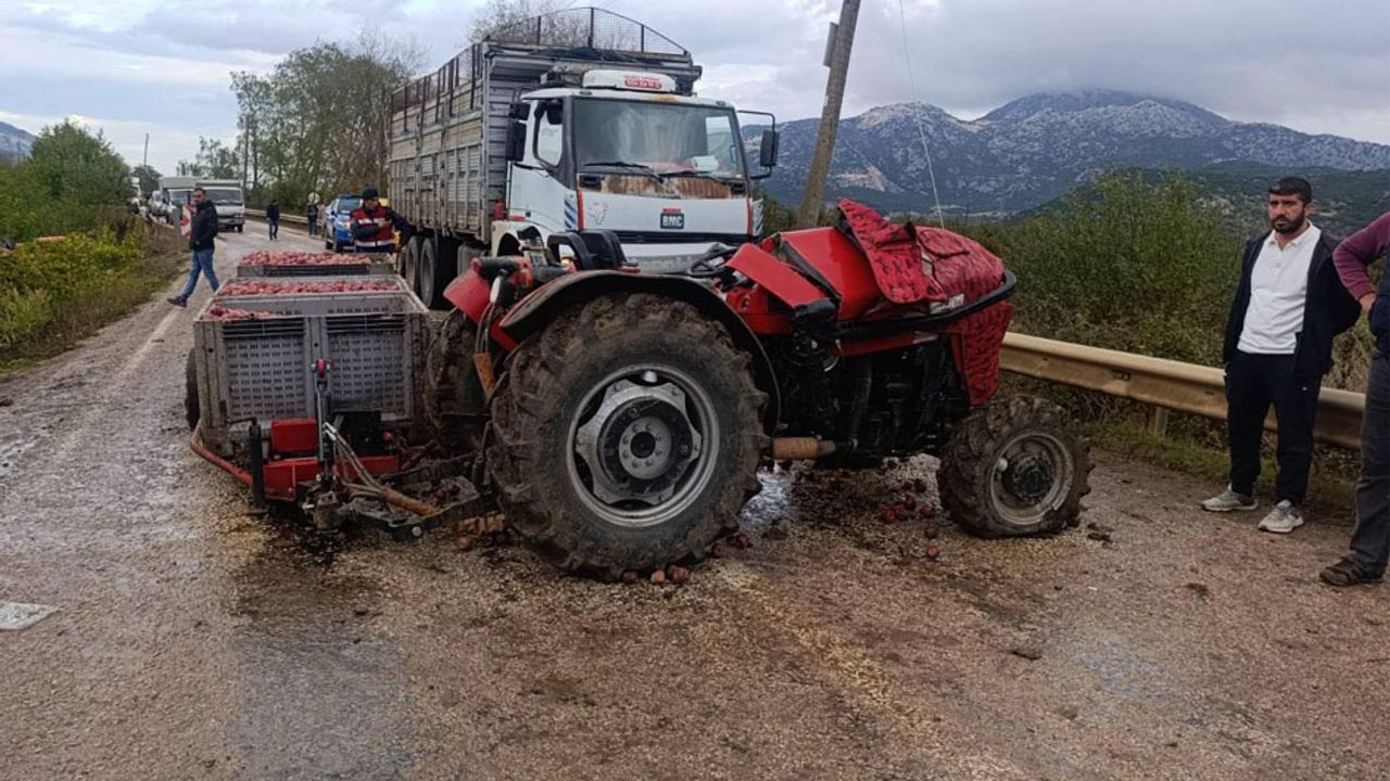 Eğirdir’de kamyon ile elma yüklü traktör çarpıştı: 1 yaralı