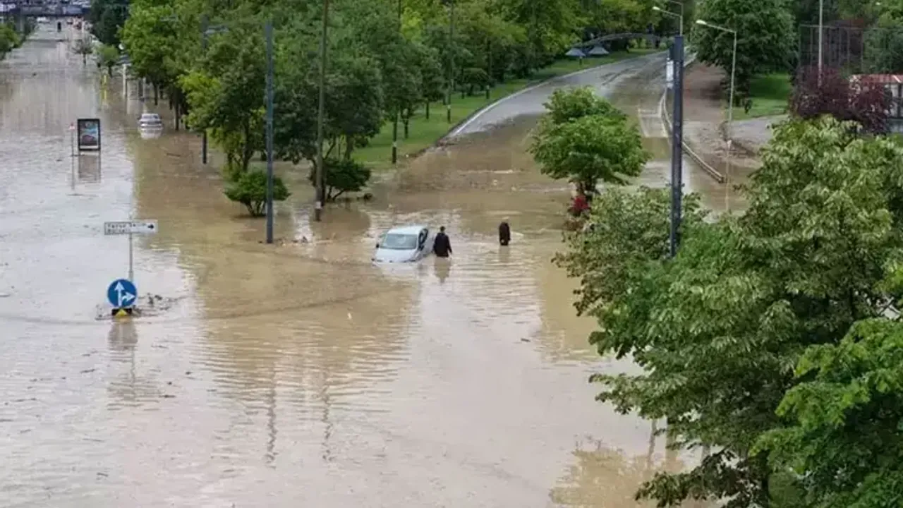 Meksika’da şiddetli yağışlar sele neden oldu: 42 ölü, 27 kayıp