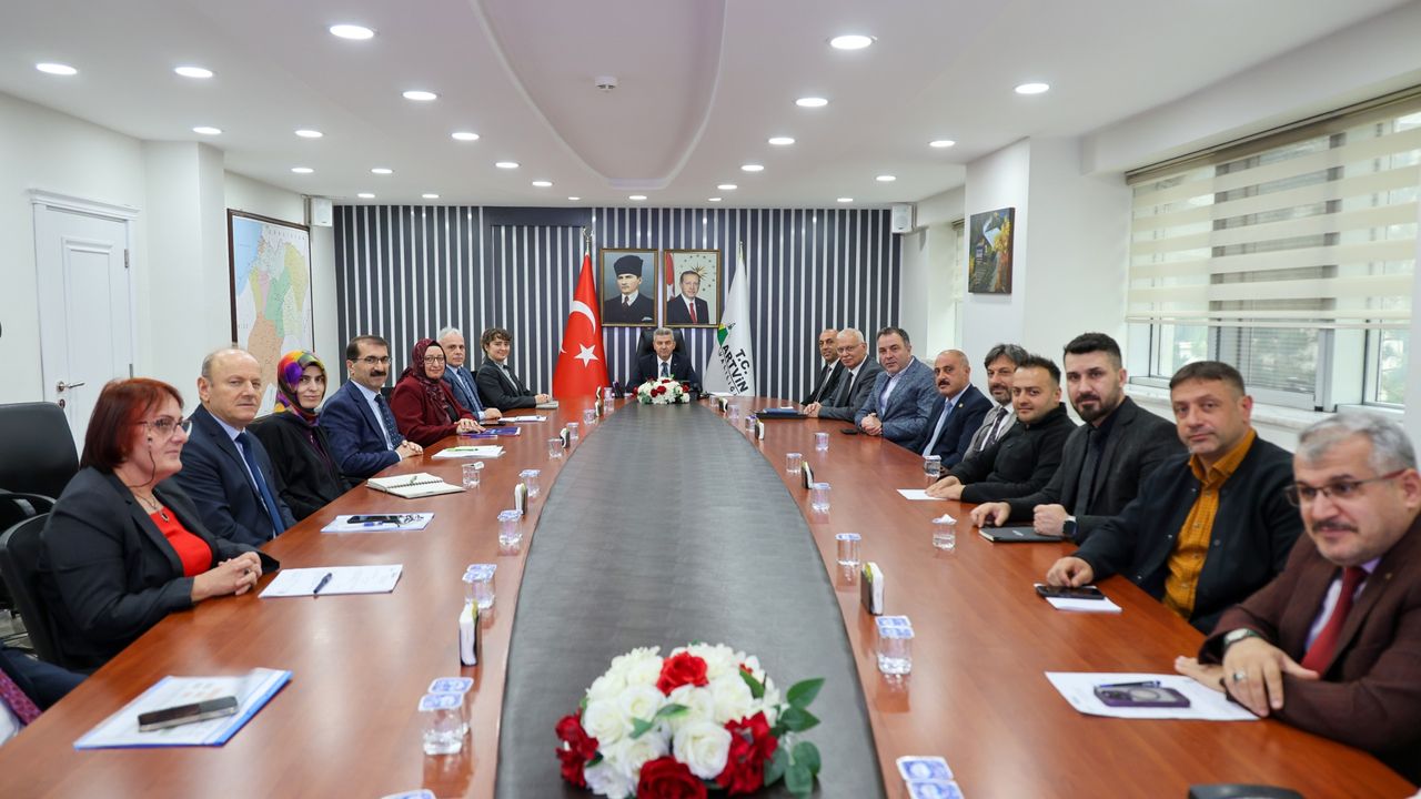 Artvin’de Vali Ergün başkanlığında İl İstihdam ve Mesleki Eğitim Kurulu toplantısı yapıldı