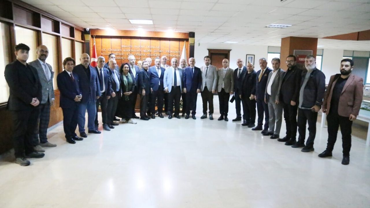 TİMBİR Yönetimi Rize Belediye Başkanı Rahmi Metin’i ziyaret etti