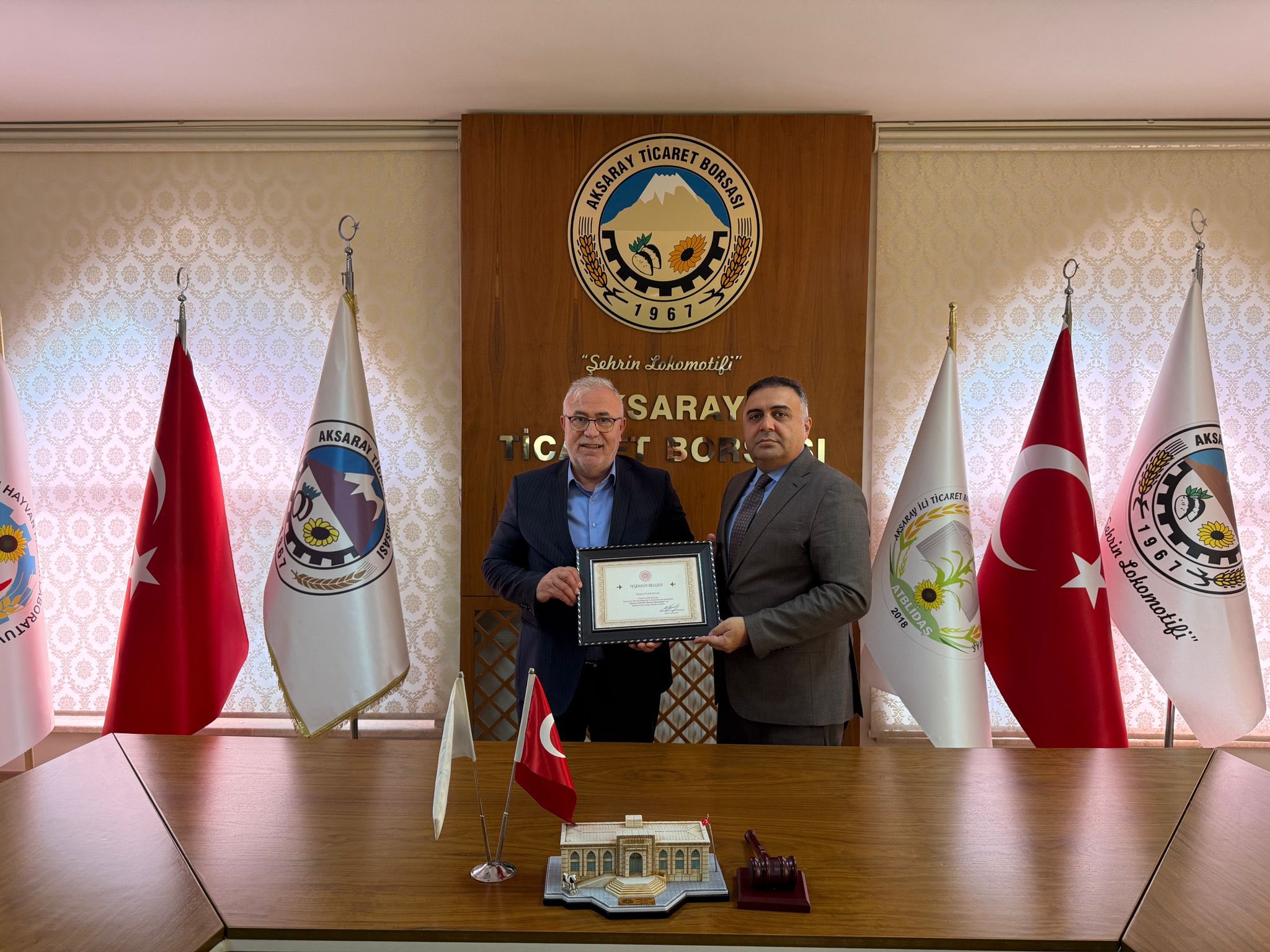 Aksaray Ticaret Borsası Başkanı Hamit Özkök’e Teşekkür Belgesi Takdim Edildi