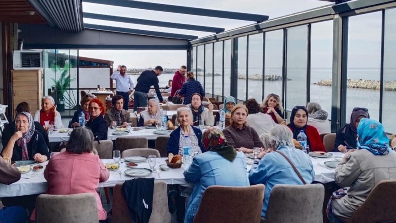 Düzce “Cumhuriyet Kadınları Derneği” toplandı