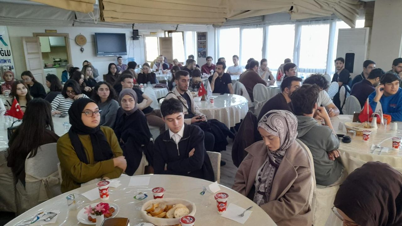 Azaklıoğlu Vakfı’ndan bursiyerlerine anlamlı buluşma