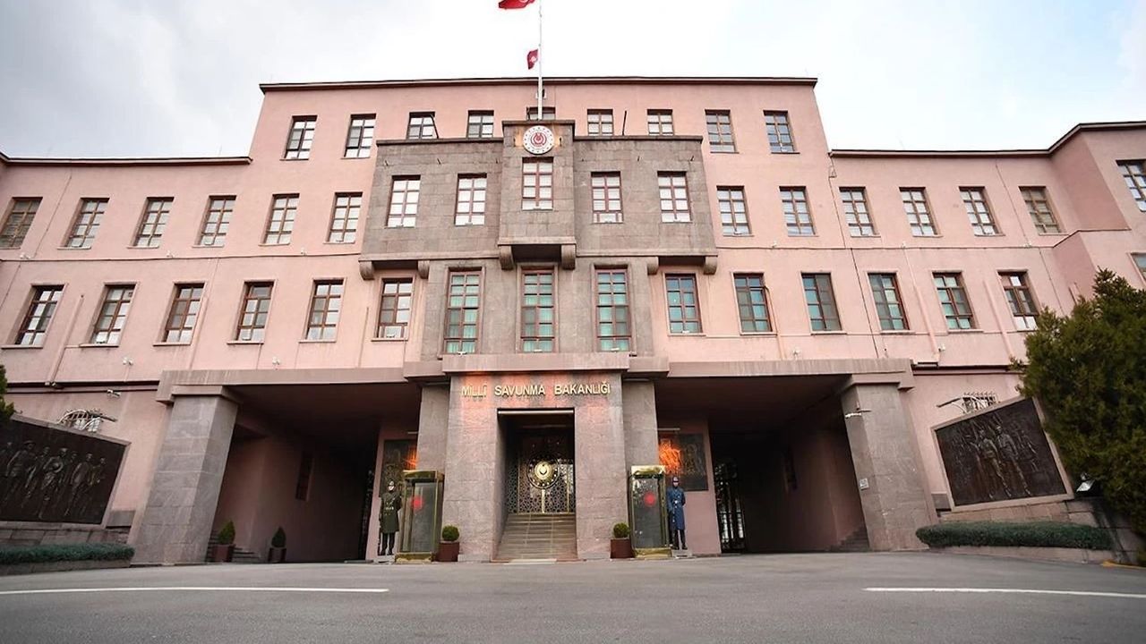 MSB: Düşen uçağın kaza kırım çalışmaları titizlikle devam ediyor