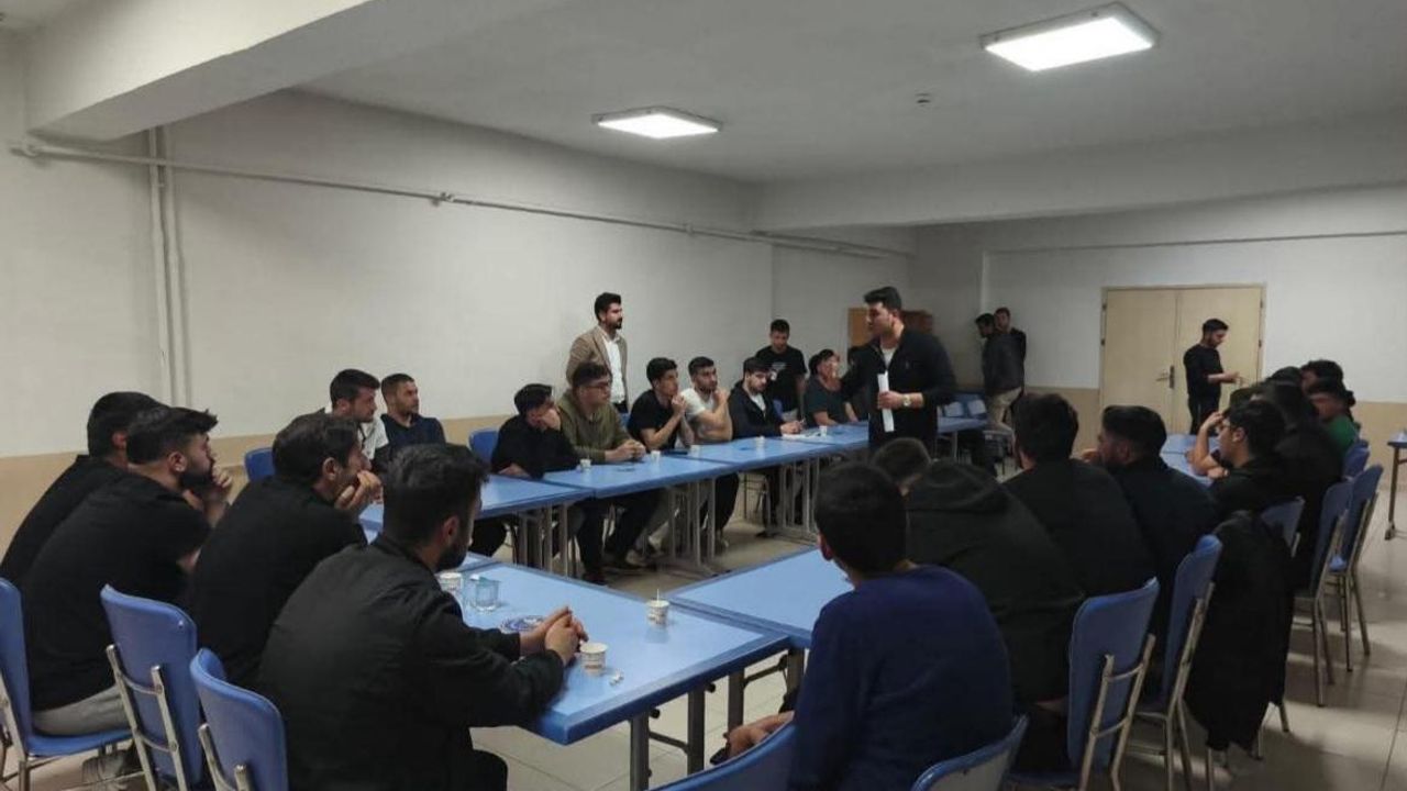 Kars’ta erkek öğrenci yurdunda “Sağlıklı Yaşam ve Kumar Bağımlılığı” eğitimi düzenlendi