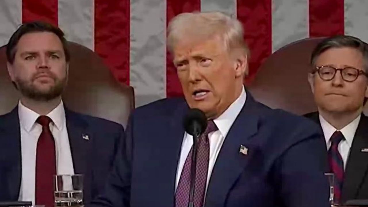 Trump, BBC yöneticilerinin istifasını konuşmasını değiştirmelerine bağladı: ‘Kovuldular’