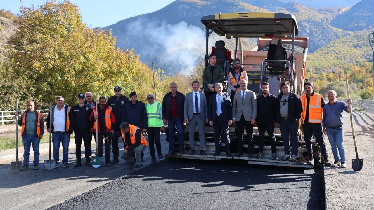 Vali Ergün, Ardanuç-Ardahan yolundaki asfaltlama çalışmalarını denetledi