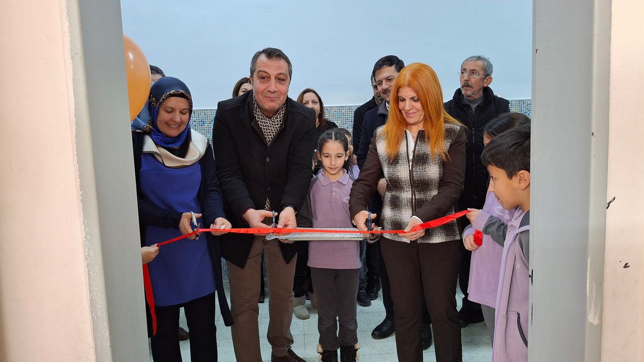 Milli Eğitim Müdürü Adem Uslu, kütüphane açılışı yaptı