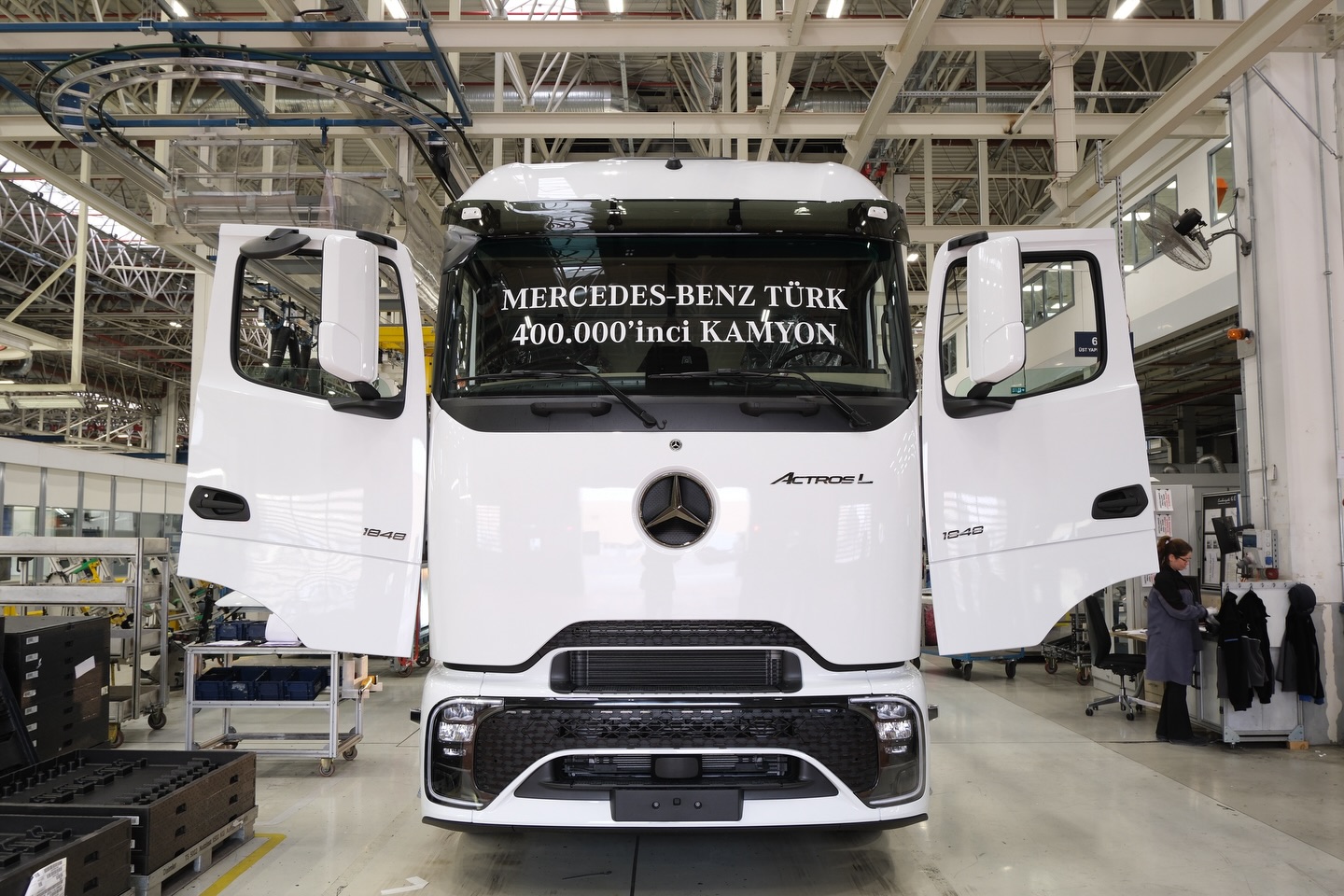 Mercedes-Benz Türk Aksaray Fabrikası’ndan Tarihi Başarı: 400 Bininci Kamyon Üretildi!