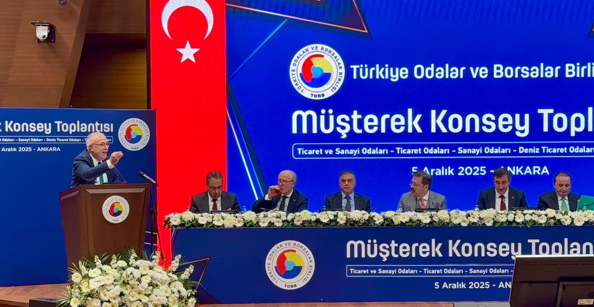 Özkök Masaya Yumruğu Vurdu: ‘Zaman Kalmadı! Su Gelmeli, Demiryolu Başlamalı!