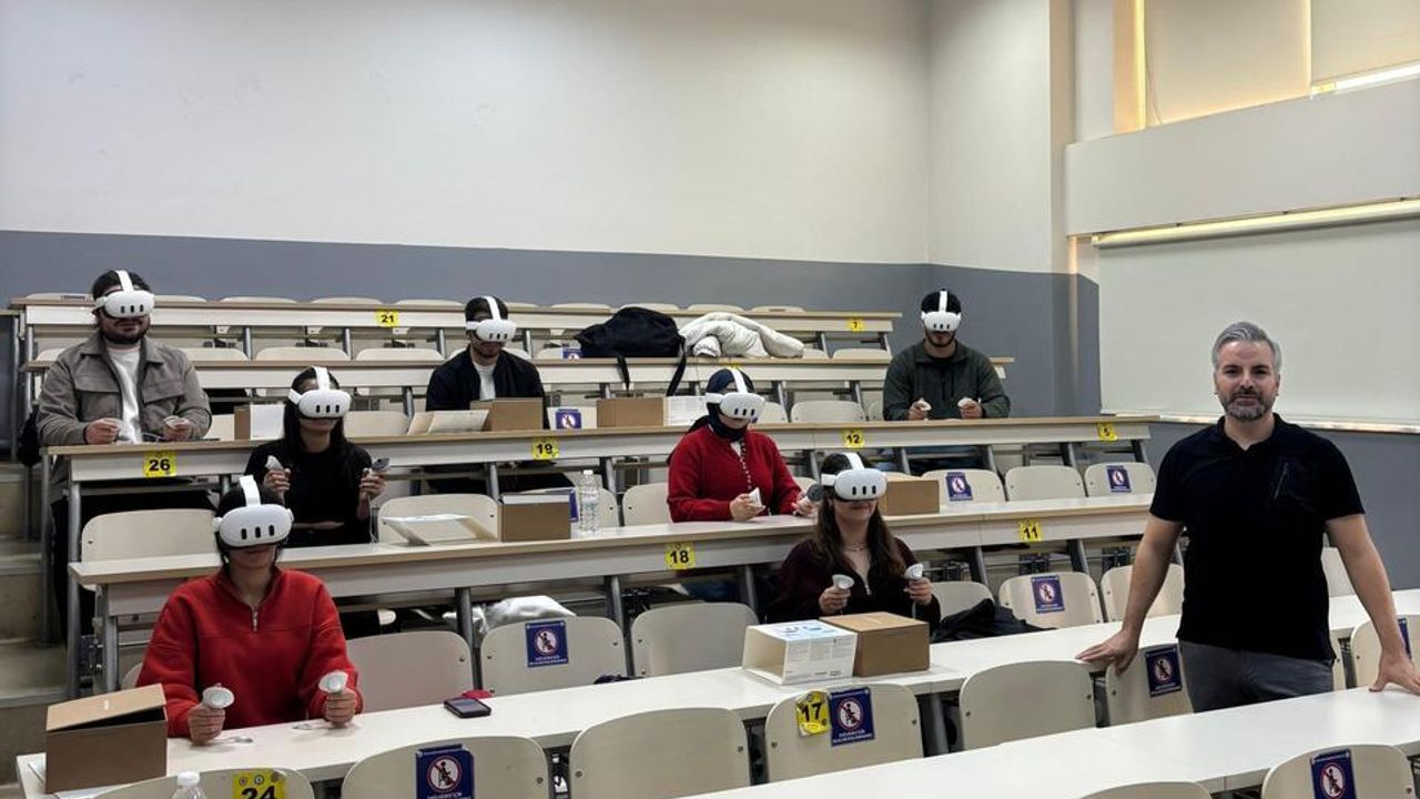 ADÜ’de öğretmen adayları sanal gerçeklikle öğreniyor