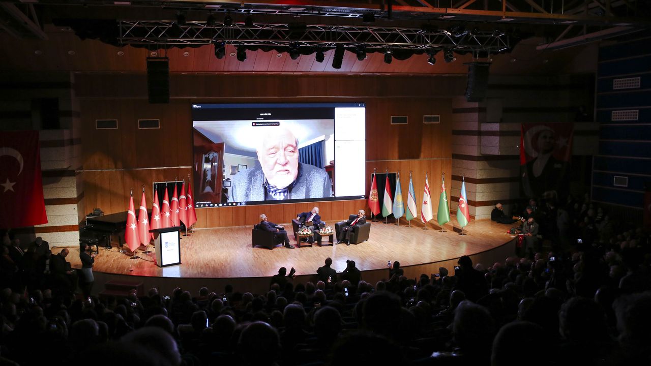 Ankara Büyükşehir Belediyesi “Dünya Türk Dili Ailesi Günü” paneline ev sahipliği yaptı