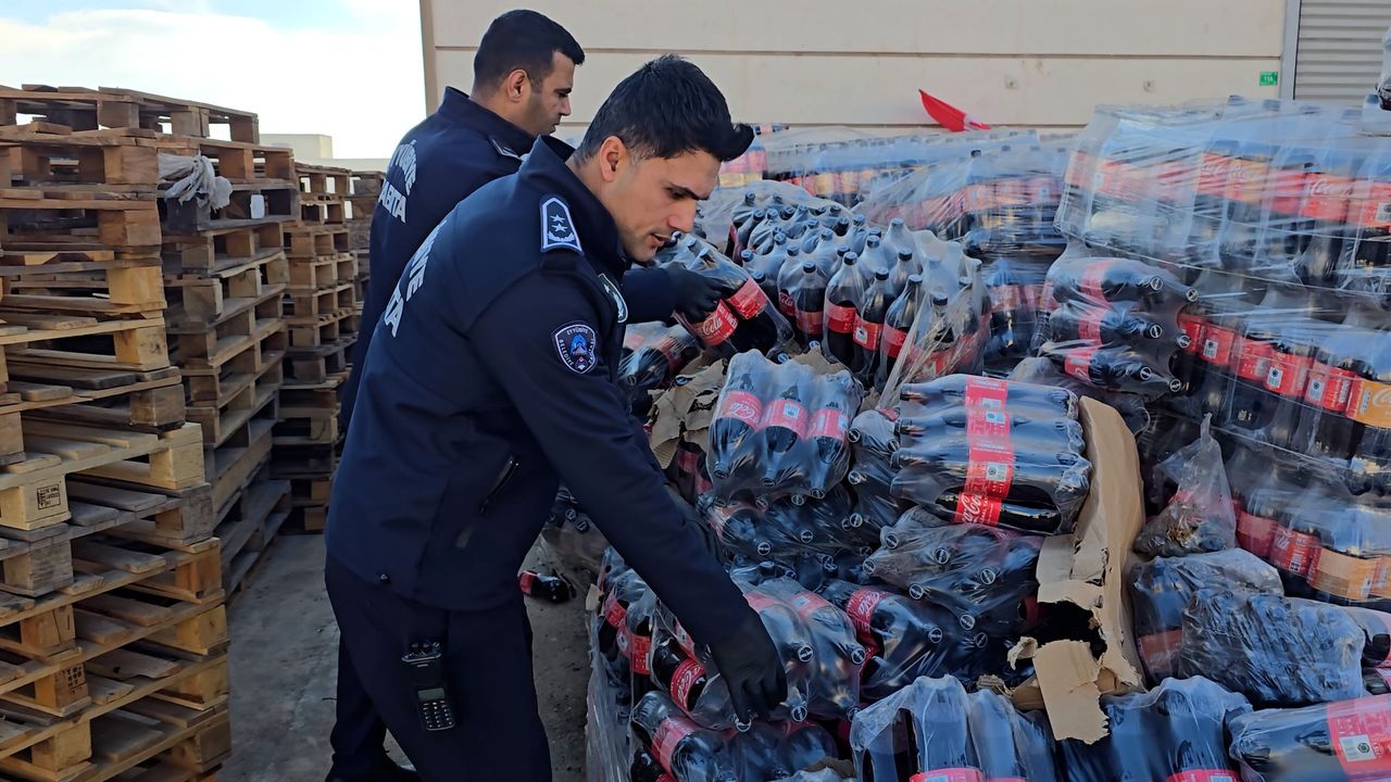 Eyyübiye zabıtası 8000 şişe kola imha etti