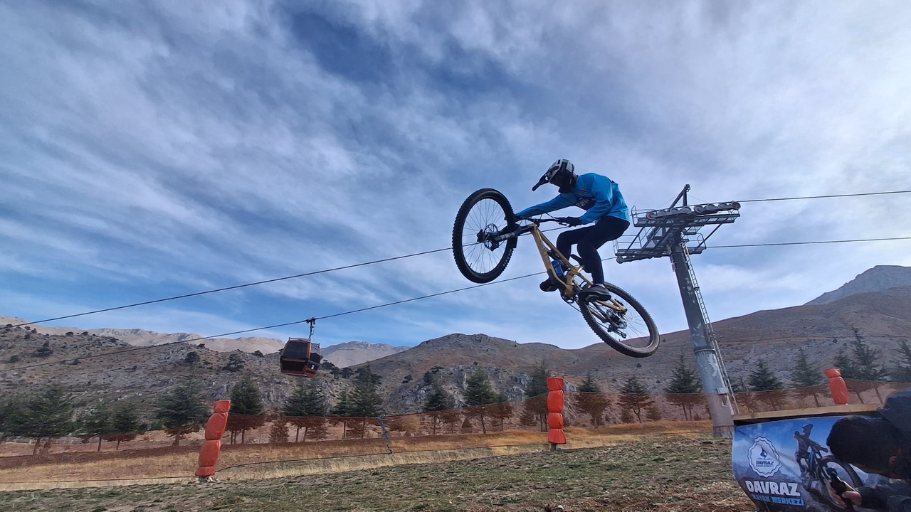 Davraz’da adrenalin ve doğa buluşuyor: Dağ bisikleti pistleri ulusal arenaya hazır