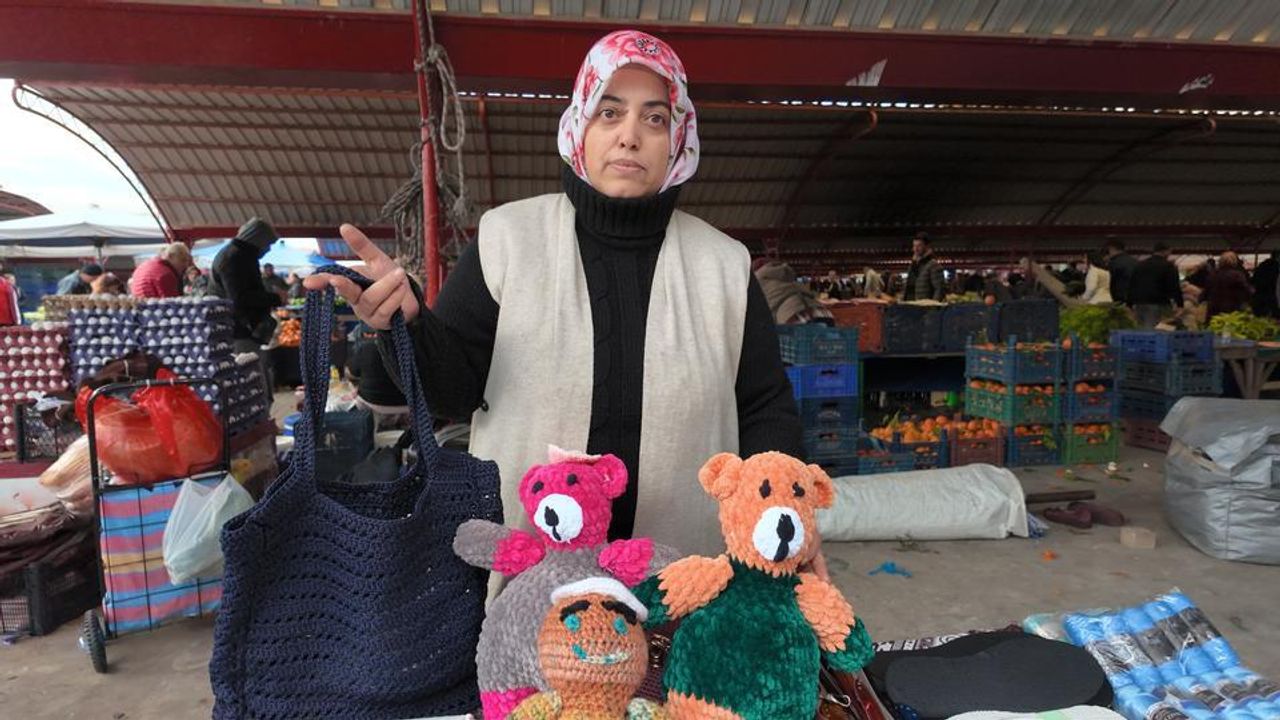 Efekent Pazarı’nda örgü ürünler büyük ilgi görüyor