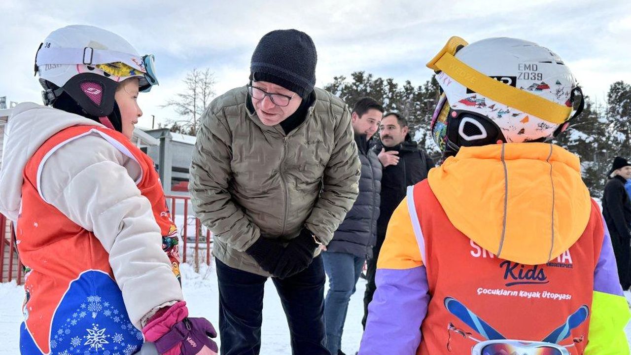 Kristal Kar Diyarında Vali Polat ve “Surfer Boy” Sarıkamış’ta