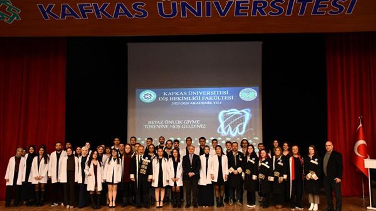 Kars Kafkas Üniversitesi İsmail Aytemiz Diş Hekimliği Fakültesi’nde beyaz önlük heyecanı
