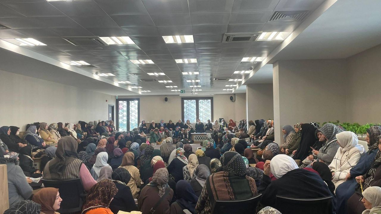 Kars’ta Hanımlara Yönelik Regaib Kandili Özel Programı düzenlendi