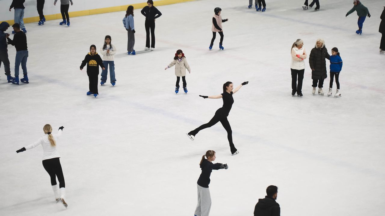 Yarıyıl tatilinin uğrak noktası BELPA Buz Pateni Tesisi
