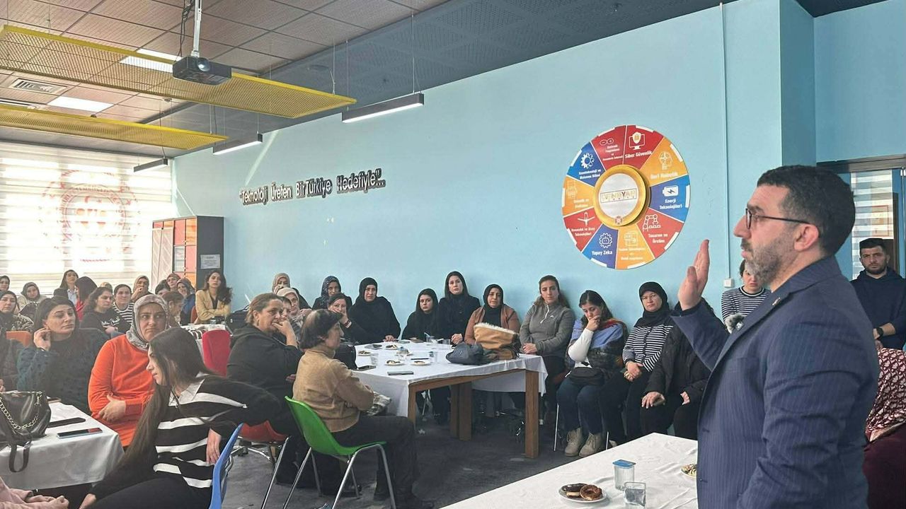 AK Parti Kars Milletvekili Adem Çalkın, “Köklerden Geleceğe Kadın Çalıştayı”na katıldı