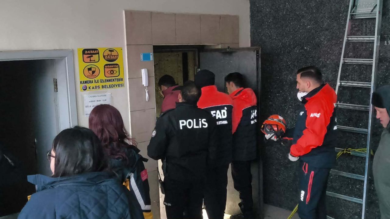 Kars’ta 2 gündür kayıp olan genç asansör boşluğunda ölü bulundu