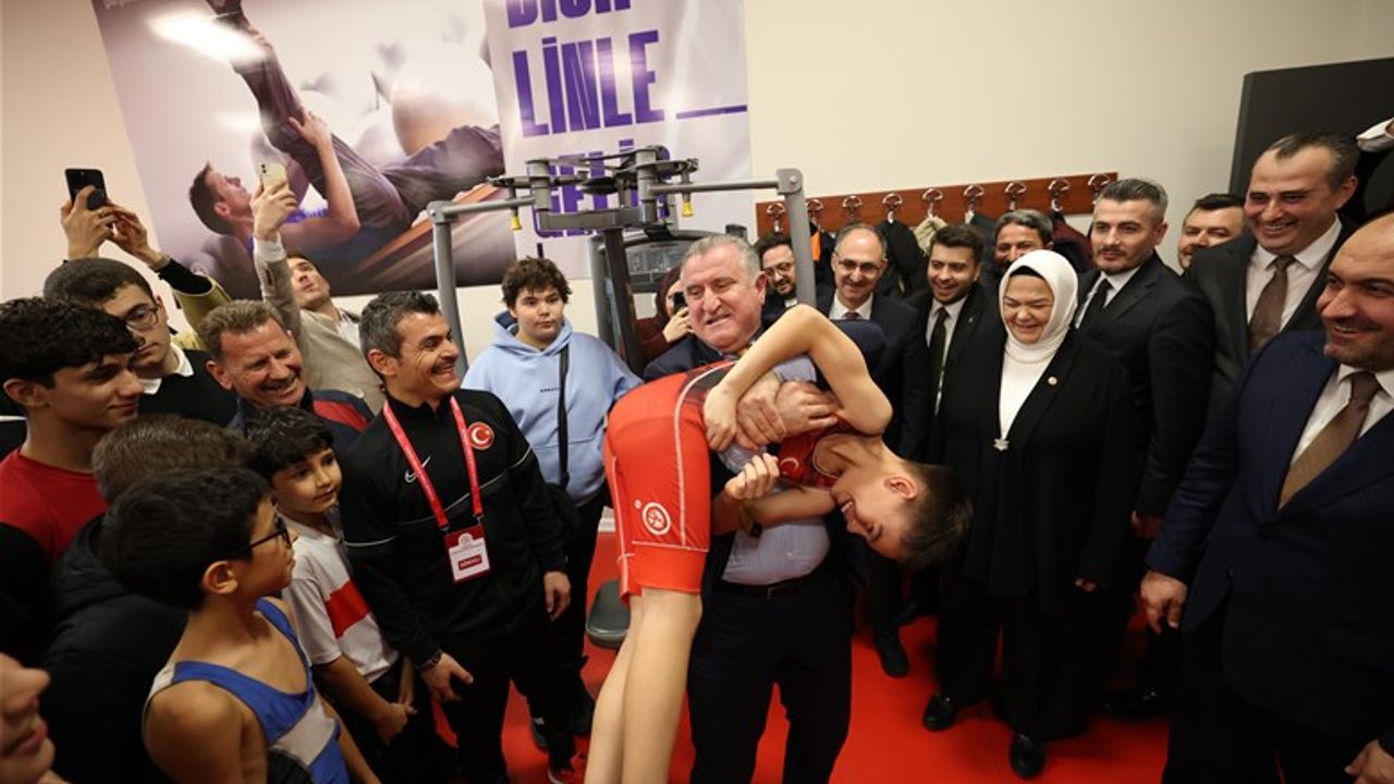 Bakan Bak, çok daha fazla gencimizin spor yapmasını istiyoruz
