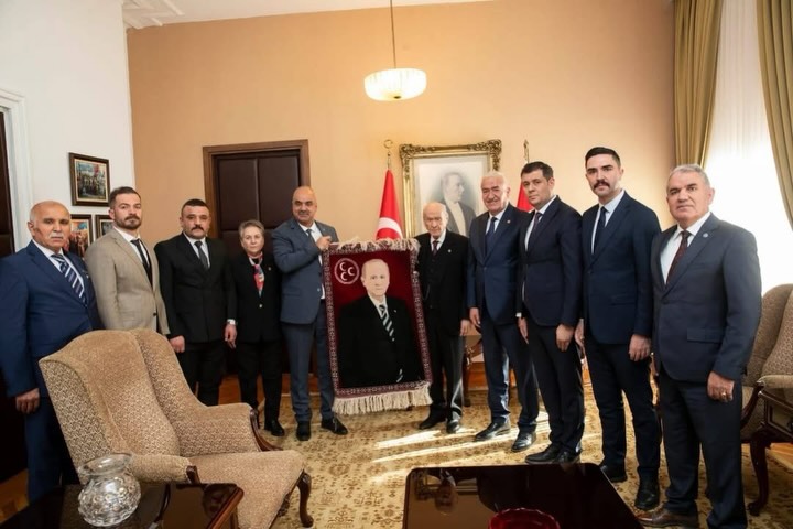 TBMM’de Bahçeli’ye Ziyaret: Aksaray’ın Vefası Taşpınar Halısıyla Sunuldu