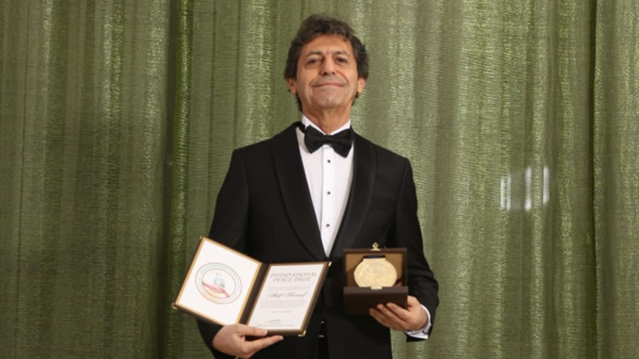 Dünyaca Ünlü Yazar Akif Manaf 2025 Yılı International Peace Prize Ödülü’nü aldı