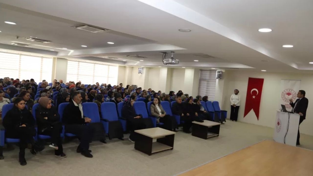 Burdur’da 165 kantin çalışanına hijyen eğitimi