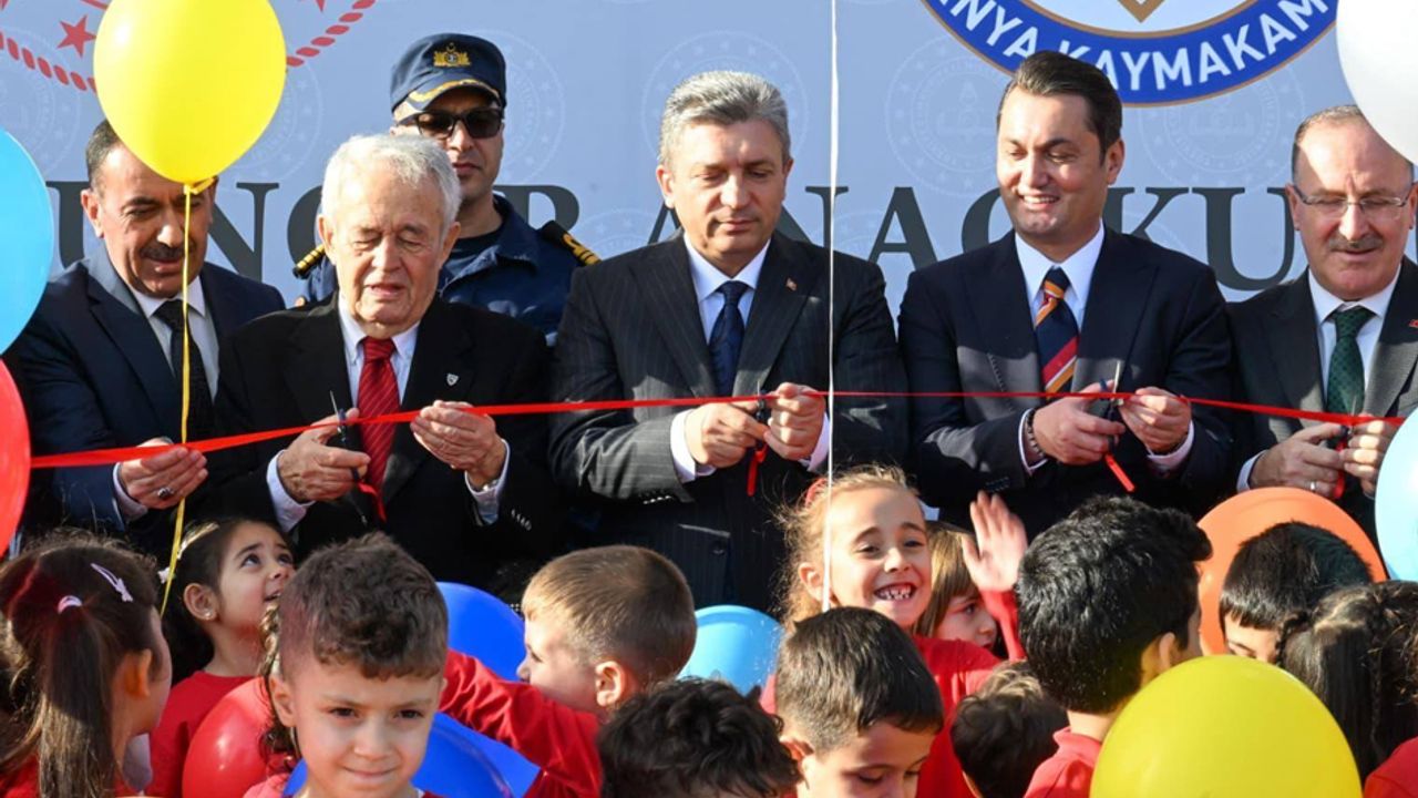 Vali Hulusi Şahin Alanya’da iki okulu hizmete açtı