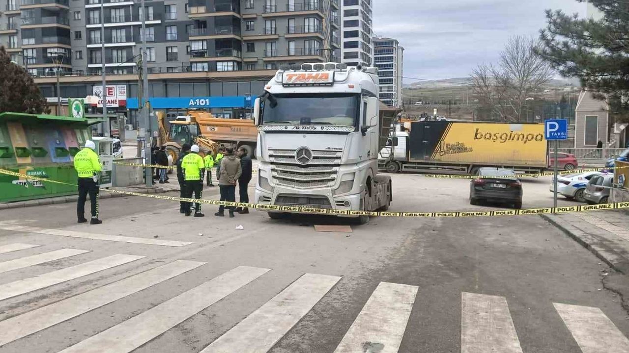 Mamak’ta hafriyat kamyonunun altında kalan yaşlı kadın ağır yaralandı