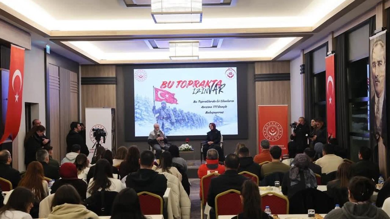 Sarıkamış’ta “Vatan Sevgisi” buluşması: Bakan Göktaş ve Hasan Kaçan gençlerle bir araya geldi