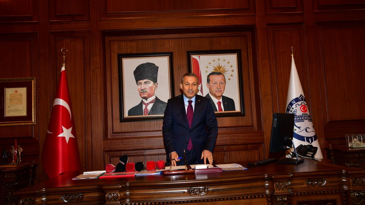 Trabzon Valisi Tahir Şahin göreve başladı