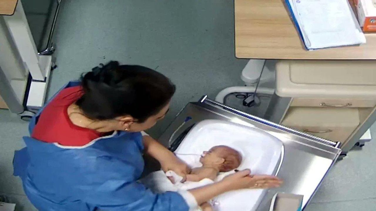 5 günlük bebeğe şiddet: Hemşire hakkında yakalama kararı