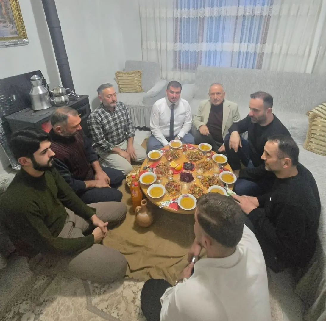 AK Parti İl Başkanı Aydemir, bir vatandaşın evinde iftar yaptı