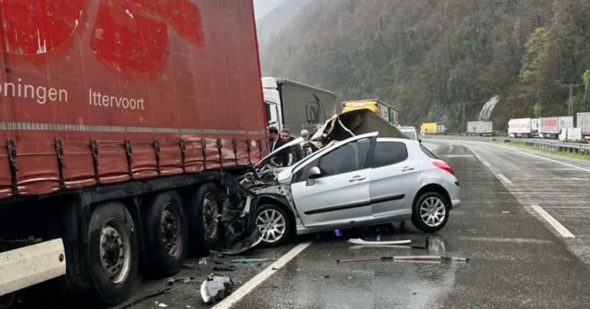 Artvin’de feci trafik kazası: 2 ölü, 1 yaralı