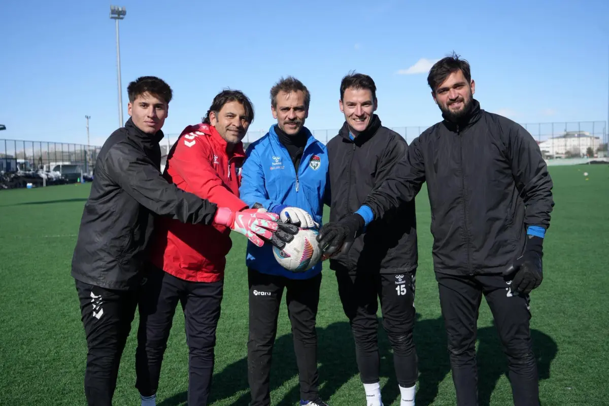 Erkan Kolçak Köstendil, Kars 36 Spor’un antrenmanını ziyaret etti