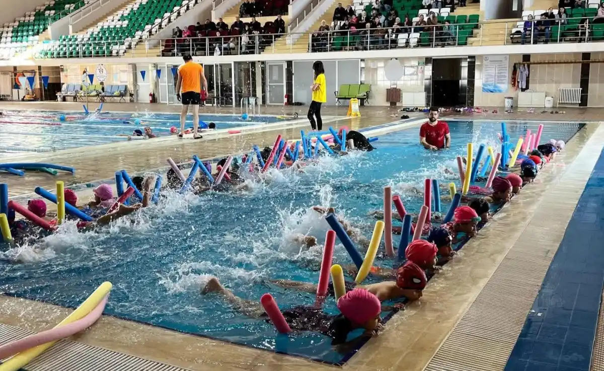 GSB Spor Okulları’nda yüzme antrenmanları tüm hızıyla sürüyor