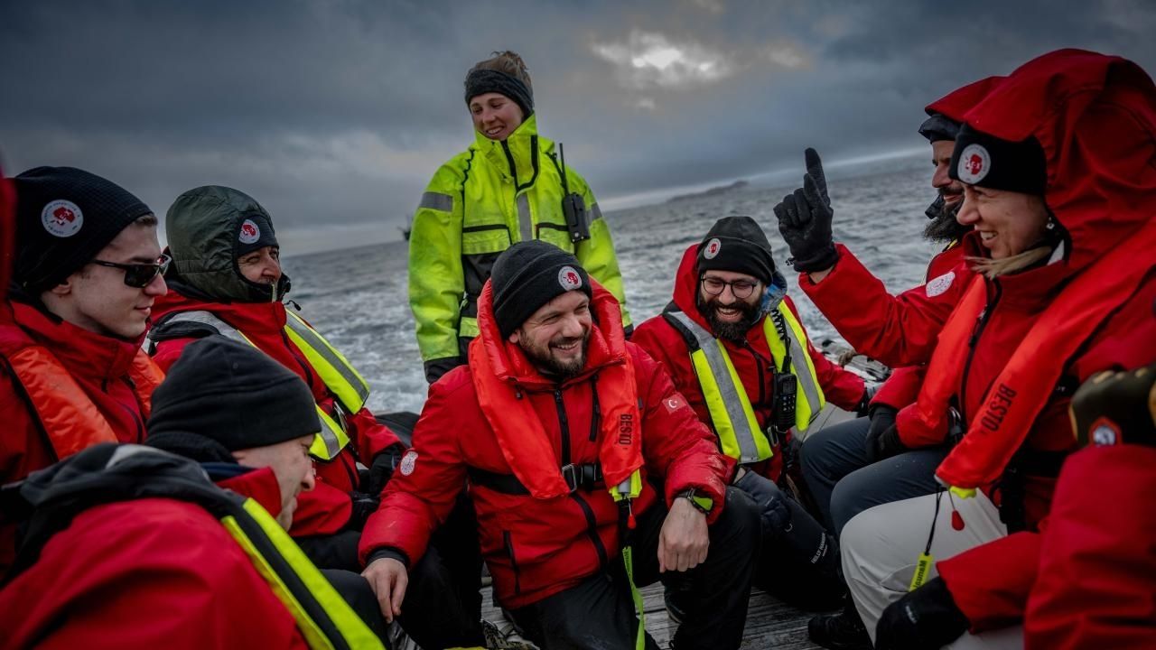 Türk ekibi Antarktika’da: 14 bilimsel proje yürütülecek