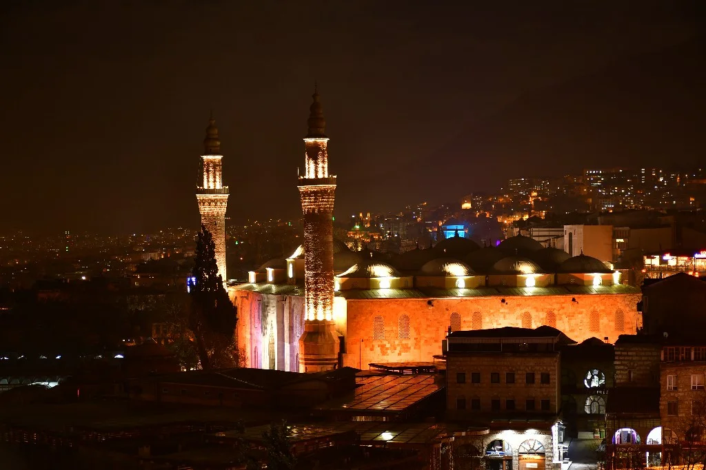 Ulu Camii ramazan teravihlerine hazır