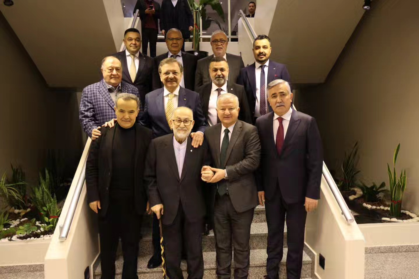 Aksaray’da Ekonomi Zirvesi Gibi İftar: Rifat Hisarcıklıoğlu ve İş Dünyası Aynı Sofrada