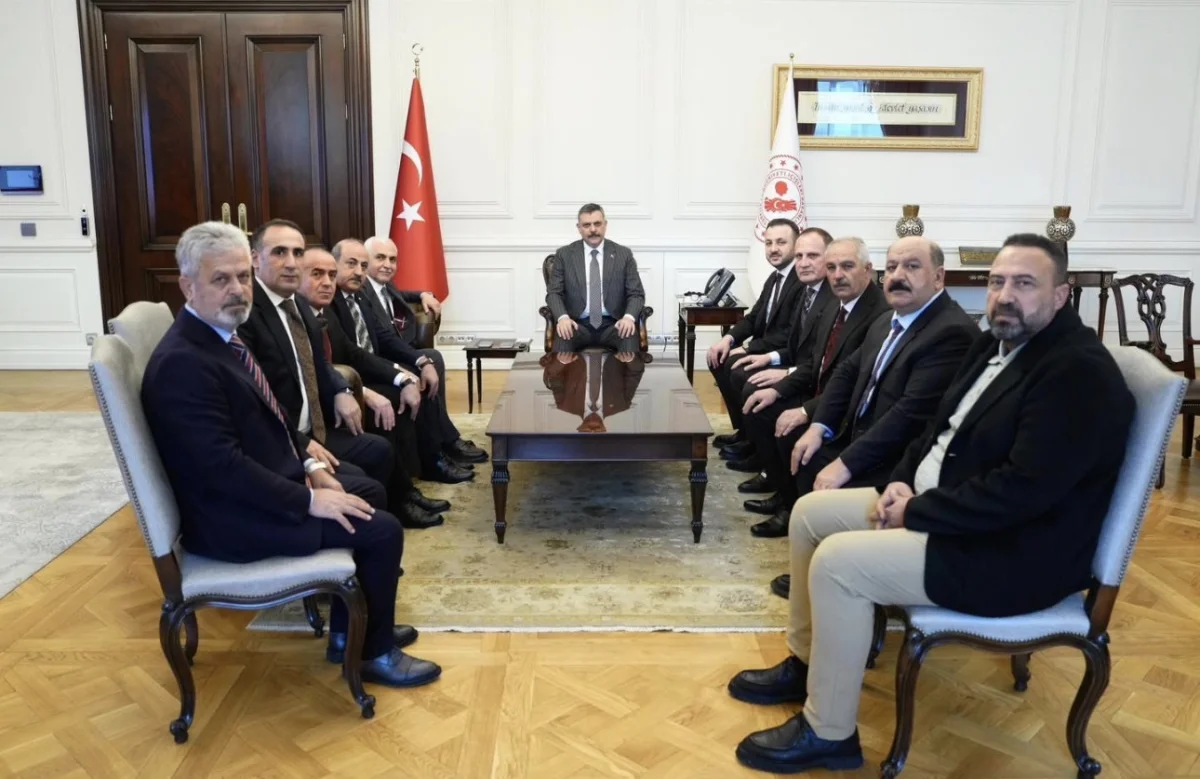 AK Parti Siirt heyeti’nden Bakan Çiftçi’ye ziyaret