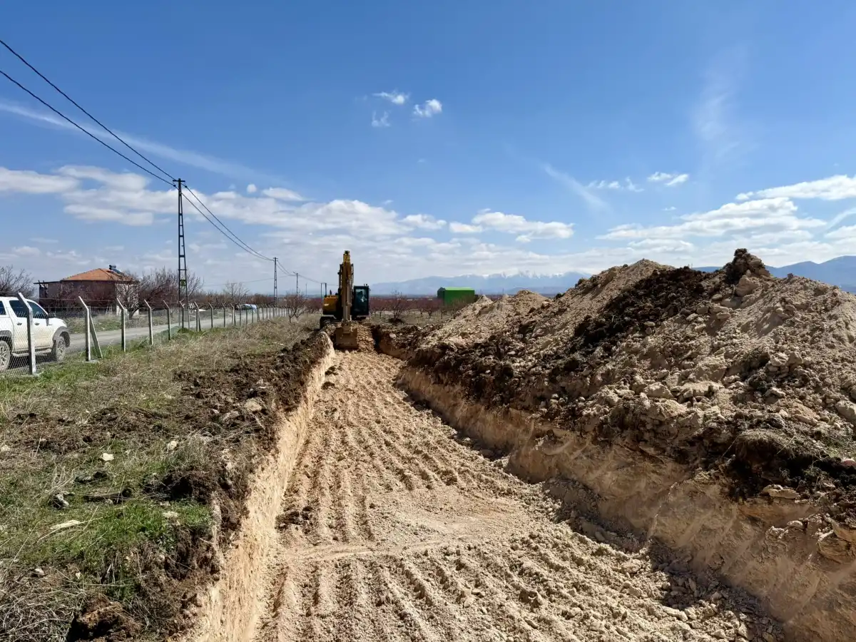 Akçadağ Belediyesi yeni hizmet binası için ilk kazmayı vurdu
