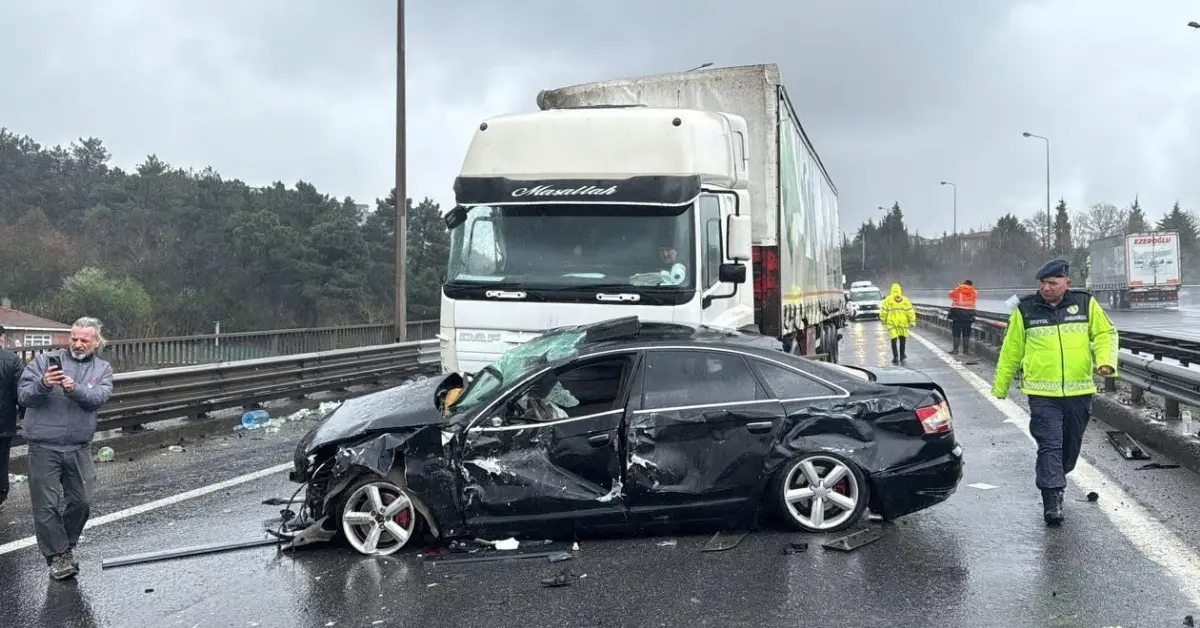 Anadolu Otoyolu’nda zincirleme kaza: İstanbul yolu kapandı